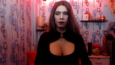 Snapshot of 30cmfullyloadedcum chatting on 06-22-26, 08:11 Julia G online show from 06-22-26, 08:11