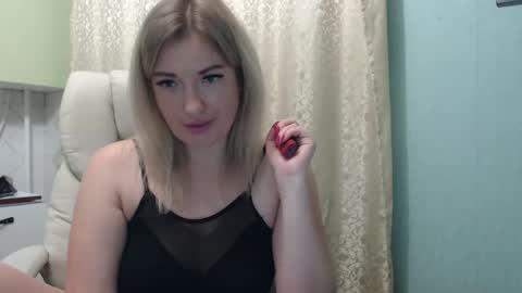 Snapshot of 3sweetcandy3 chatting on 11-03-25, 11:48 3sweetcandy3 online show from 11-03-25, 11:48