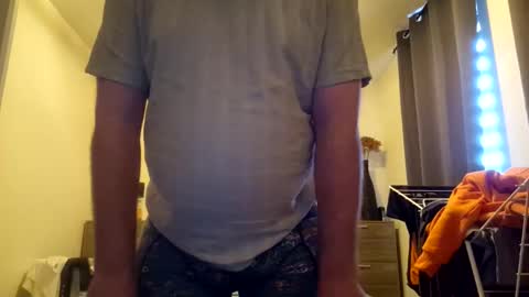 Snapshot of 42years chatting on 10-12-25, 09:19 42years online show from 10-12-25, 09:19