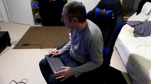 Larese Carlo online show from 01-17-26, 07:17