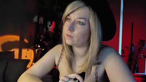 Snapshot of 5_in_one chatting on 12-17-24, 08:12 Sunshine online show from 12-17-24, 08:12