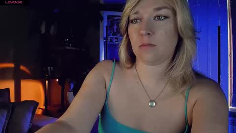 Snapshot of 5_in_one chatting on 09-27-25, 05:12 Sunshine online show from 09-27-25, 05:12