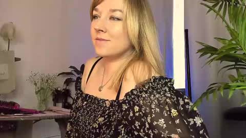 Snapshot of 5_in_one chatting on 04-12-26, 07:02 Sunshine online show from 04-12-26, 07:02