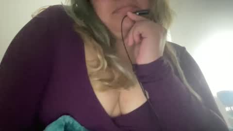 Snapshot of 69candyflowers chatting on 01-27-25, 03:37 69candyflowers online show from 01-27-25, 03:37