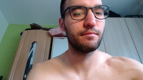 Snapshot of 8000zuerich chatting on 05-06-26, 08:30 Nicolas online show from 05-06-26, 08:30