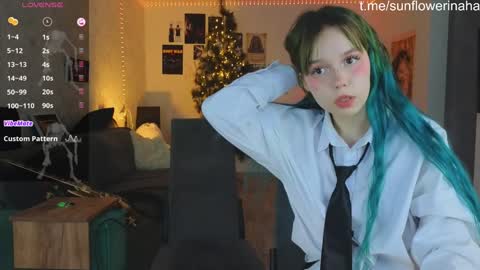 Snapshot of 819sunflowerinahat2016 chatting on 12-10-24, 06:01 Cornelia and Dante online show from 12-10-24, 06:01