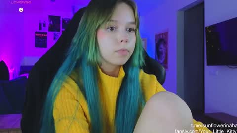 Snapshot of 819sunflowerinahat2016 chatting on 12-20-24, 02:16 Cornelia and Dante online show from 12-20-24, 02:16