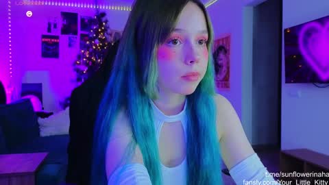 Snapshot of 819sunflowerinahat2016 chatting on 12-21-24, 08:28 Cornelia and Dante online show from 12-21-24, 08:28