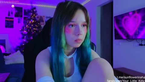 Snapshot of 819sunflowerinahat2016 chatting on 12-21-24, 11:33 Cornelia and Dante online show from 12-21-24, 11:33