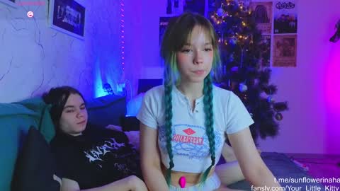 Snapshot of 819sunflowerinahat2016 chatting on 01-03-25, 03:27 Cornelia and Dante online show from 01-03-25, 03:27