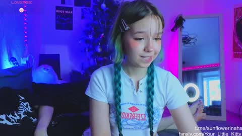 Snapshot of 819sunflowerinahat2016 chatting on 01-03-25, 06:33 Cornelia and Dante online show from 01-03-25, 06:33