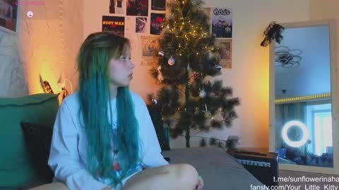 Snapshot of 819sunflowerinahat2016 chatting on 01-08-25, 08:27 Cornelia and Dante online show from 01-08-25, 08:27