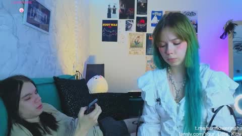 Snapshot of 819sunflowerinahat2016 chatting on 01-10-25, 10:17 Cornelia and Dante online show from 01-10-25, 10:17