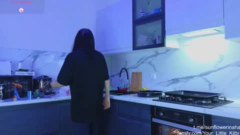 Snapshot of 819sunflowerinahat2016 chatting on 01-12-25, 07:10 Cornelia and Dante online show from 01-12-25, 07:10