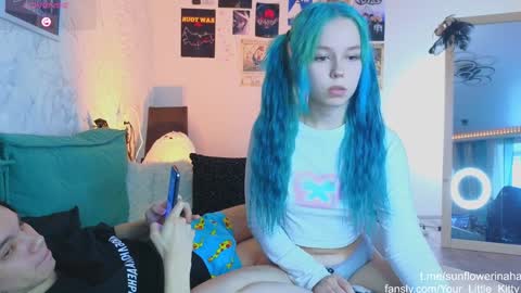 Snapshot of 819sunflowerinahat2016 chatting on 01-21-25, 05:49 Cornelia and Dante online show from 01-21-25, 05:49