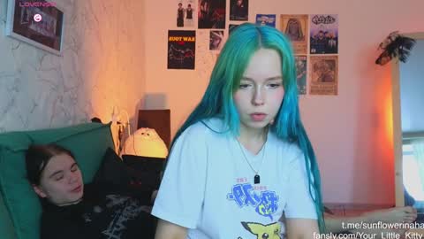 Snapshot of 819sunflowerinahat2016 chatting on 01-28-25, 07:53 Cornelia and Dante online show from 01-28-25, 07:53