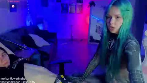 Snapshot of 819sunflowerinahat2016 chatting on 03-10-25, 03:41 Cornelia and Dante online show from 03-10-25, 03:41