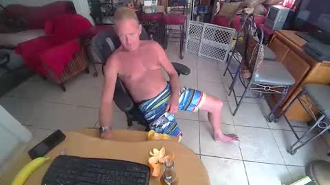 Snapshot of 86406stud chatting on 02-08-26, 08:34 86406stud online show from 02-08-26, 08:34