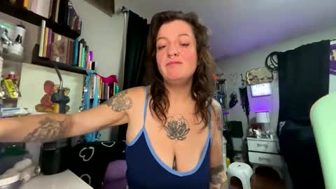 That girl online show from 12-16-25, 03:39