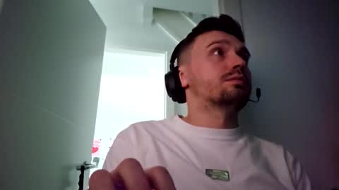 8inchdude93 online show from 11-04-25, 11:20