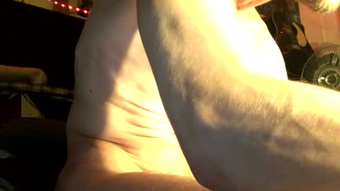 Snapshot of 8inches4you2 chatting on 06-18-26, 06:02 8inches4you2 online show from 06-18-26, 06:02