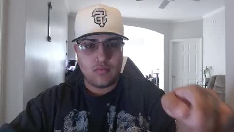 Snapshot of 99_butterfly_boy99 chatting on 10-22-25, 03:56 Butterfly boy online show from 10-22-25, 03:56