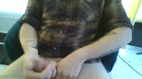 Snapshot of 9inchmenace chatting on 05-24-26, 01:27 9inchmenace online show from 05-24-26, 01:27
