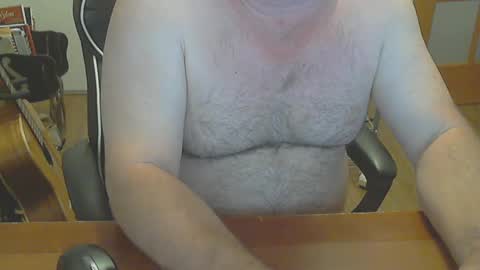 Snapshot of 9thistime chatting on 09-19-25, 03:19 9thistime online show from 09-19-25, 03:19