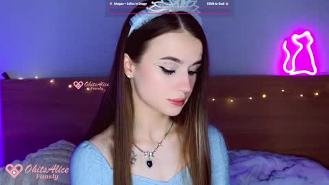 Snapshot of _0hitsme chatting on 12-04-24, 08:45 Alice online show from 12-04-24, 08:45