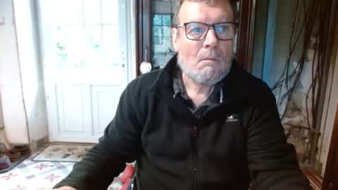 Snapshot of _123_voyeur_ chatting on 09-29-25, 07:35 _123_voyeur_ online show from 09-29-25, 07:35