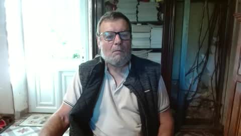 Snapshot of _123_voyeur_ chatting on 10-06-25, 08:34 _123_voyeur_ online show from 10-06-25, 08:34