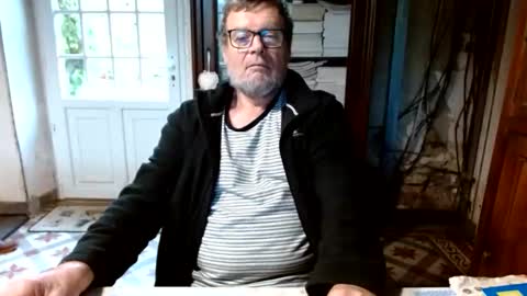 Snapshot of _123_voyeur_ chatting on 11-16-25, 12:44 _123_voyeur_ online show from 11-16-25, 12:44