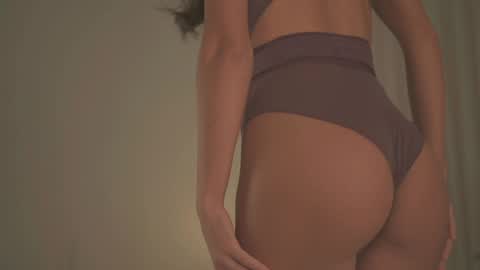 Snapshot of _2strangers chatting on 10-14-25, 03:40 Olivia dark hair Zoe light hair online show from 10-14-25, 03:40