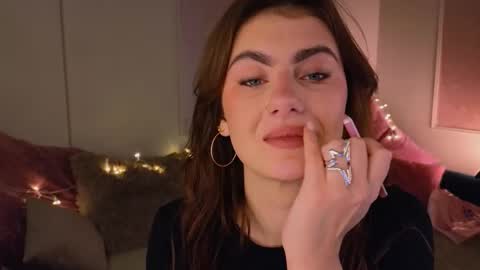 Willow online show from 11-25-25, 09:26