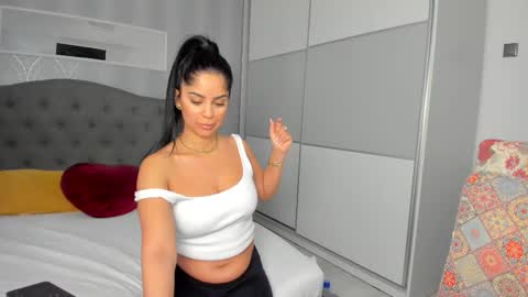 Adelle online show from 03-19-26, 01:04