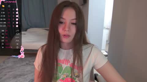 Snapshot of _aein_emy_ chatting on 10-21-25, 06:36 Emy online show from 10-21-25, 06:36