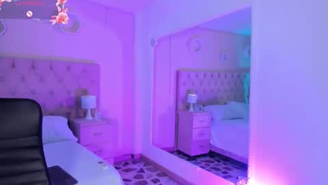 Snapshot of _agathaargent chatting on 10-16-25, 10:16 Agatha online show from 10-16-25, 10:16