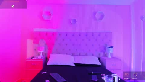 Snapshot of _agathaargent chatting on 10-23-25, 09:41 Agatha online show from 10-23-25, 09:41