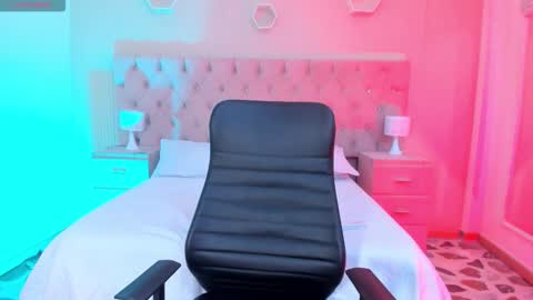 Snapshot of _agathaargent chatting on 10-31-25, 04:35 Agatha online show from 10-31-25, 04:35