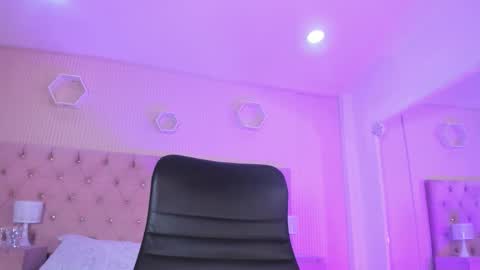 Snapshot of _agathaargent chatting on 11-12-25, 04:35 Agatha online show from 11-12-25, 04:35