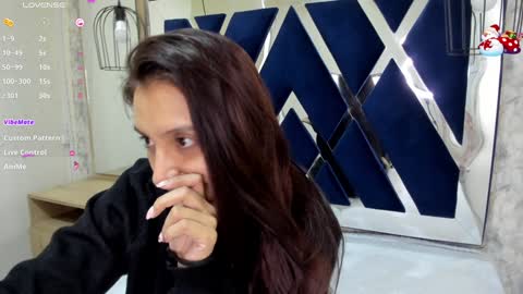 Snapshot of _alaia_collway_ chatting on 12-16-24, 12:16 Alaia online show from 12-16-24, 12:16