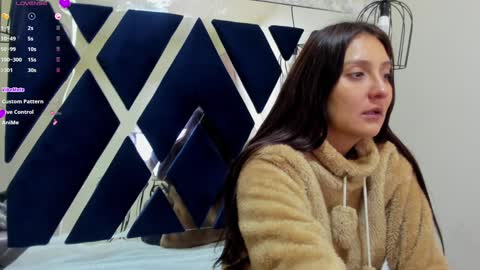 Snapshot of _alaia_collway_ chatting on 12-27-24, 12:01 Alaia online show from 12-27-24, 12:01