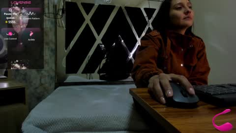 Snapshot of _alaia_collway_ chatting on 01-07-25, 11:37 Alaia online show from 01-07-25, 11:37