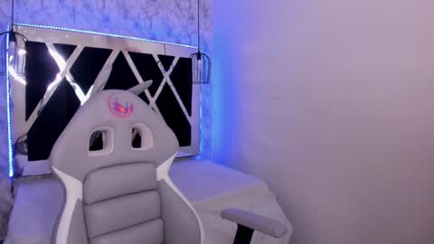 Snapshot of _alaia_collway_ chatting on 01-31-25, 03:00 Alaia online show from 01-31-25, 03:00