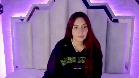 Snapshot of _alaia_collway_ chatting on 02-11-25, 02:57 Alaia online show from 02-11-25, 02:57
