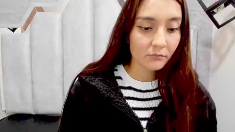 Snapshot of _alaia_collway_ chatting on 02-17-25, 06:04 Alaia online show from 02-17-25, 06:04