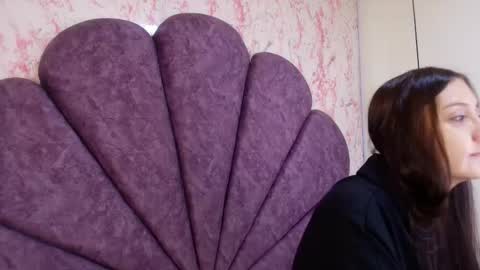 Snapshot of _alaia_collway_ chatting on 10-20-25, 11:54 Alaia online show from 10-20-25, 11:54