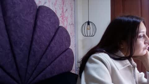 Snapshot of _alaia_collway_ chatting on 10-22-25, 11:21 Alaia online show from 10-22-25, 11:21
