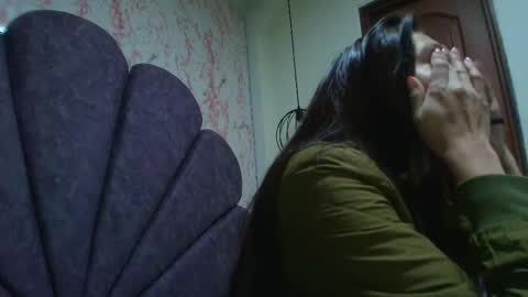 Snapshot of _alaia_collway_ chatting on 10-29-25, 11:34 Alaia online show from 10-29-25, 11:34