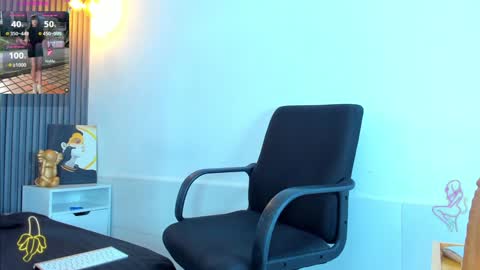 Snapshot of _alexafoxx_ chatting on 01-09-25, 07:10 Alexa Vsquez online show from 01-09-25, 07:10